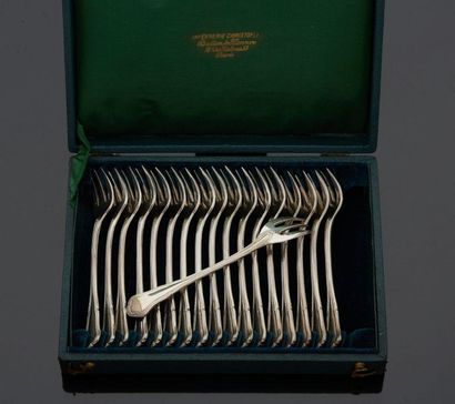 null CHRISTOFLE

Suite of eighteen silver plated metal oyster forks. In an original...