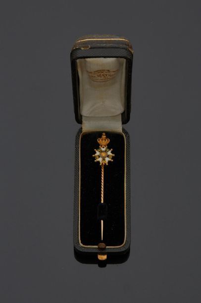 null Epingle à cravate Légion d'Honneur en or jaune 18 k (750 millièmes) émaillée...