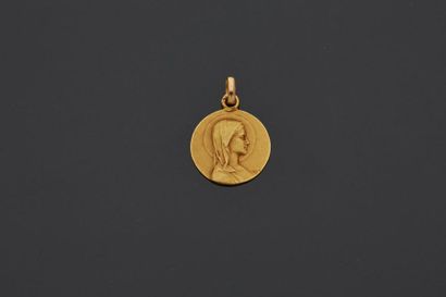 null Médaille en or jaune 18 k (750 millièmes) représentant la Sainte Vierge en buste...