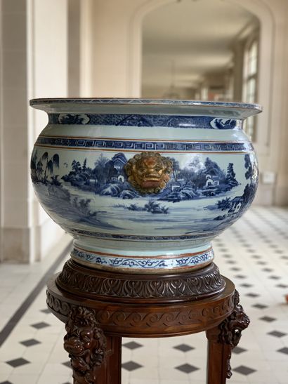 null 


CHINE - XVIIIe siècle




Importante vasque ronde en porcelaine blanche à...