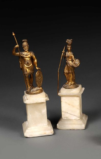null Deux figurines en bronze ciselé et doré représentant Mars et Athéna, elles reposent...