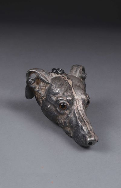 null Silver hunting cup in the shape of a dog's head and its lining, with natural...