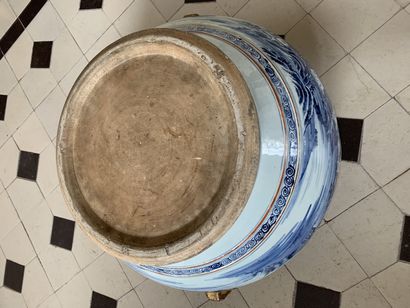 null 


CHINE - XVIIIe siècle




Importante vasque ronde en porcelaine blanche à...
