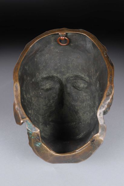 null French school of the 19th century

Bronze death mask with brown patina.

Signed...