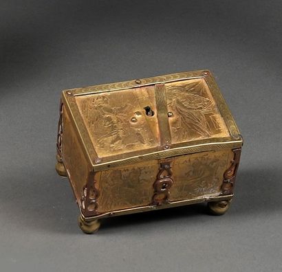 null Small gilt brass box with engraved decoration of the four evangelists, an annunciation...