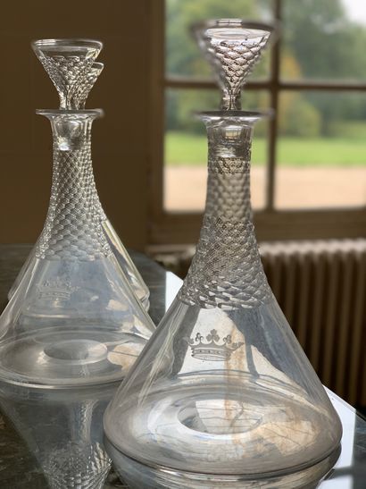 null Four crystal decanters with engraved decoration of a marquis crown (stains)

19th...
