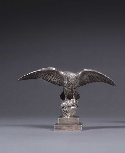 null After Antoine Louis BARYE (1796-1875)

Owl with spread wings

Chased silver....