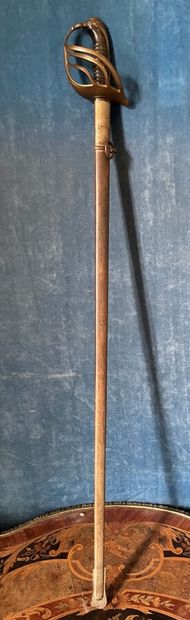 null Officer's sword engraved with initials Hervé ? Stamped with a countess crow...
