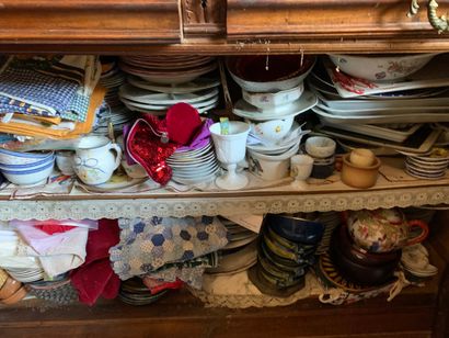 Important lot of various dishes and ceramic...