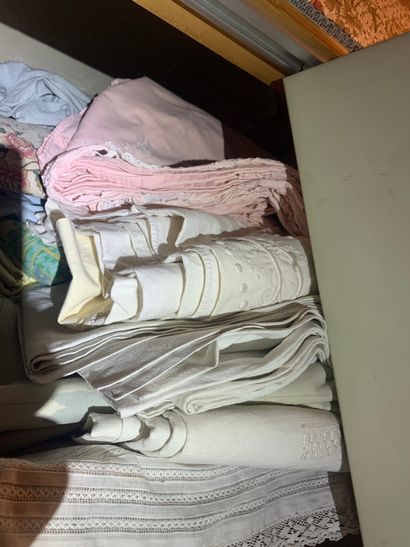 Lot of various linens