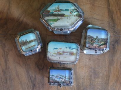null Lot of 5 chromolithographed boxes on the theme of the World Fairs or tourism.

Slightly...
