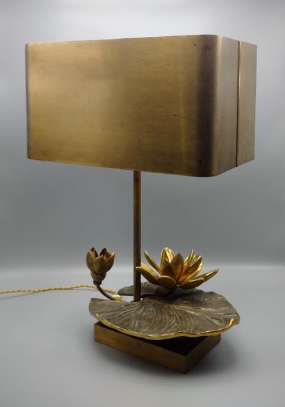 null Maison CHARLES, lamp "Water lily" in bronze, the leaf with green-brown patina,...