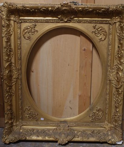 null Large gilded stucco and wood frame decorated with shells and rinceaux. 

Louis...