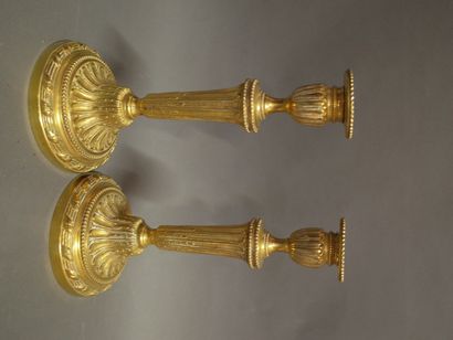 null Two bronze torches in the Louis XVI style, engraved under the base "SPLENDIDE...