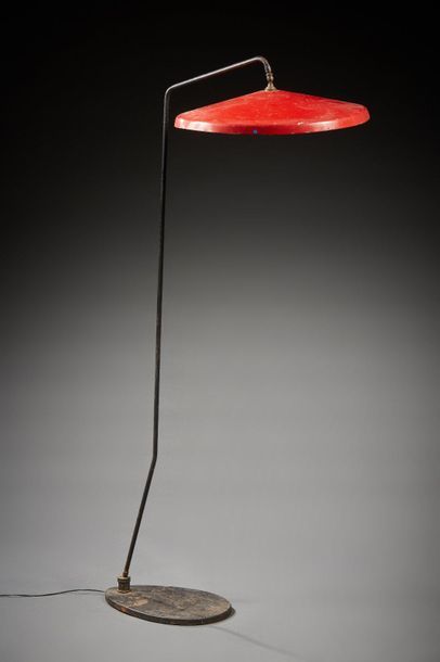 null Travail des années 1960

Lampadaire en métal laqué rouge. 

Tube métal noir...