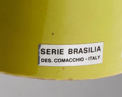 null Ville de COMACCHIO

Série Brasilia.

Vase cylindrique en céramique vert péridot....