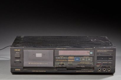null TEAC V-150 X.

Lecteur cassette. 

(Rayures apparentes.)