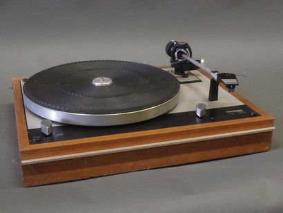 null THORENS TD160

Platine tourne-disques