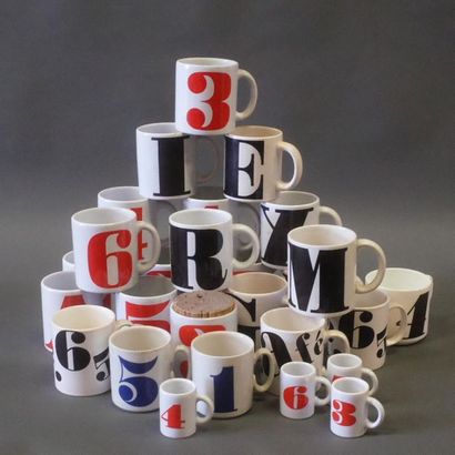 null West Germany, Strafforshire..

Ensemble de 21 mugs, en céramique blanche marqués...