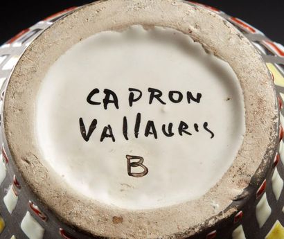 null Roger CAPRON à Vallauris 

(1922-2006)

Vase balustre en céramique émaillé blanc...