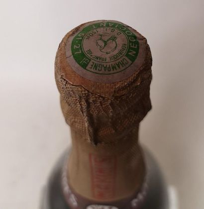 null 1 magnum CHAMPAGNE BRUT "Maxim's" 1973 

Étiquette légèrement tâchée. Belle...