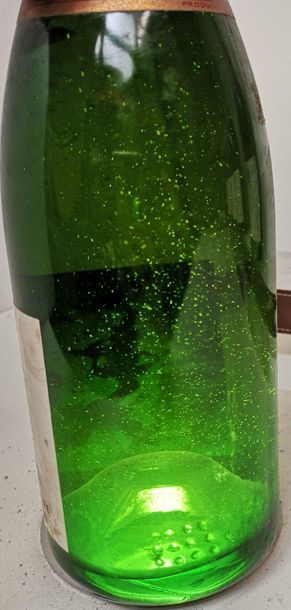 null 7 bouteilles CHAMPAGNE LOUIS ROÊDERER VINTAGE 1964 Belle couleur. Etiquettes...