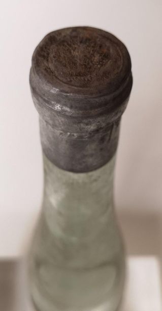 null 1 bouteille EAU de VIE de MUSCAT - Domaine Saint Jacques du Couloubrier 1959...