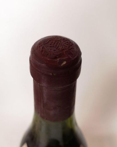 null 1 bouteille NUITS St. GEORGES - Desvignes Ainé & Fils 1985 Niveau à 3,5 cm.