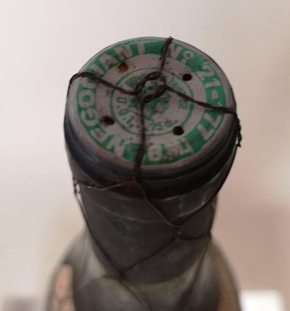null 1 bouteille POMMARD "Clos de la Commaraine" - Jaboulet-Vercherre 1982 

Étiquette...