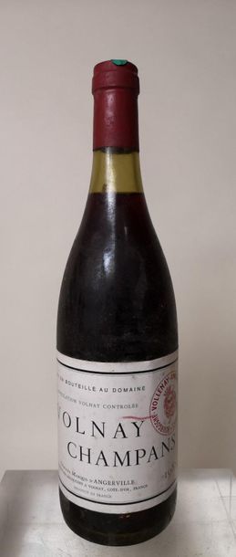 null 1 bouteille VOLNAY 1er cru "Champans" - Marquis d'Angerville 1982 

Étiquette...