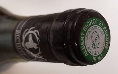 null 1 bouteille CLOS de VOUGEOT - Albert Bichot 1988 

Étiquette très légèrement...