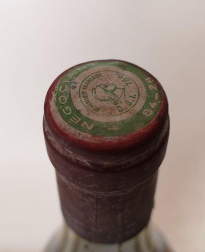 null 1 bouteille CHÂTEAUNEUF du PAPE - Laurent Brotte 1978 Étiquette tâchée et légèrement...