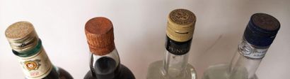 null 4 bouteilles RHUM et LIQUEURS DIVERS A VENDRE EN L'ETAT Rhum Bermudez "Selecion...