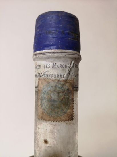 null 1 bouteille RHUM Saint James "Imperial Blanc" Années 50 - 60 Capsule bleue.