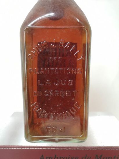 null 1 bouteille RHUM J.BALLY "Plantation Lajus du Carbet" - Martinique 1960 Etiquette...