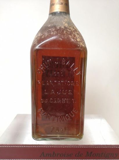null 1 bouteille RHUM J.BALLY "Plantation Lajus du Carbet" - Martinique 1960 

Etiquette...