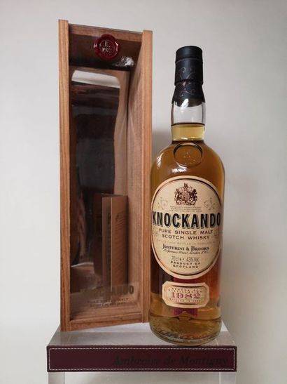 null 1 WHISKY KNOCKANDO - 12 years old1982 Wooden case
