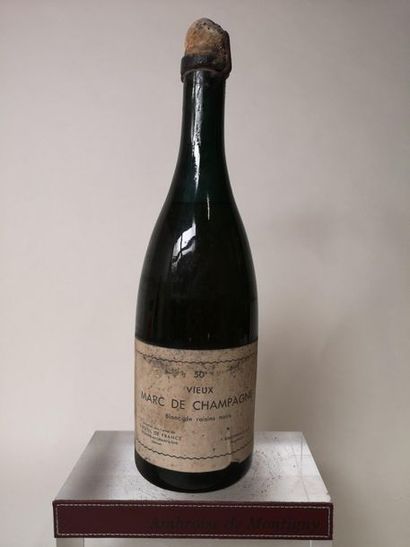 null 2 bouteilles VIEUX MARC de CHAMPAGNE Blanc de raisins noirs "Selection de l'HÔTEL...