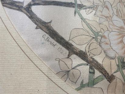 null G. BORDET (XXe)

Oiseaux et branchages fleuris

Impression sur soie signée et...