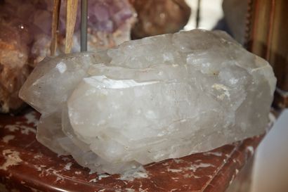 null Important morceau de cristal de roche.

Longueur : 32.5 cm

Provenance : Cabinet...
