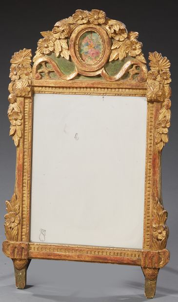 Miroir à fronton de style Louis XVI en bois...