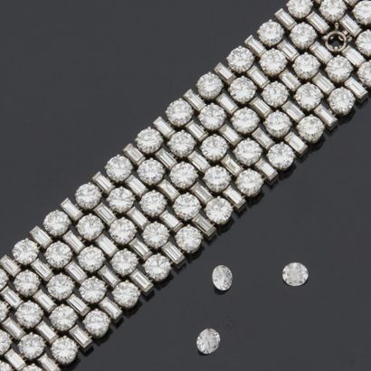 null Bracelet en or gris 18 k (750 millièmes) et platine serti de 103 diamants de...