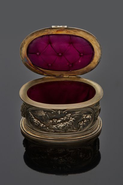 null Théophile HINGRE (1832-1911)

Petite boîte à bijoux couverte en métal argenté...