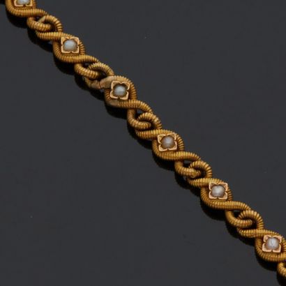null Bracelet articulé or jaune 18 k (750 millièmes) à mailles torsadées centrées...