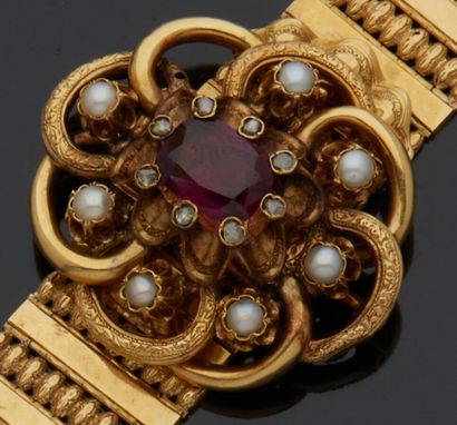 null Bracelet en or jaune 18 k (750 millièmes) articulé, orné d'une rosace sertie...
