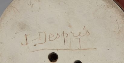 null Jean DESPRES (1889-1980) 

Coquetier en métal argenté martelé à décor de maille...