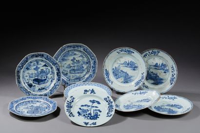 null 
Lot de douze assiettes bleues en porcelaine de la Compagnie des Indes comprenant,...