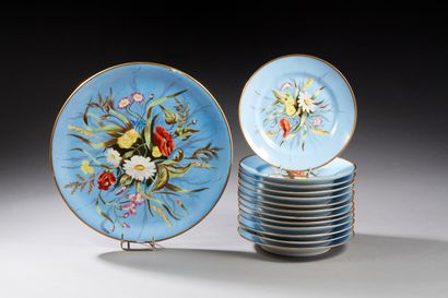 null Ensemble de 13 assiettes et un plat en porcelaine bleu à décor de fleurs des...
