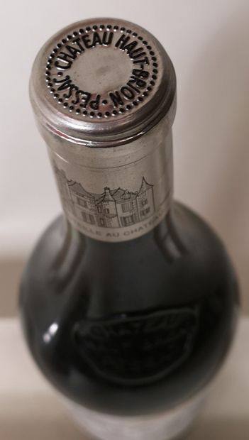 null 
1 bouteille CHATEAU HAUT BRION BLANC - Pessac Léognan 2004 Etiquette tachée.



Attention,...