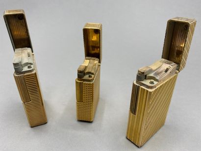 null DUPONT

Three gilded metal lighters, one engraved with the initials MP (oxidation,...